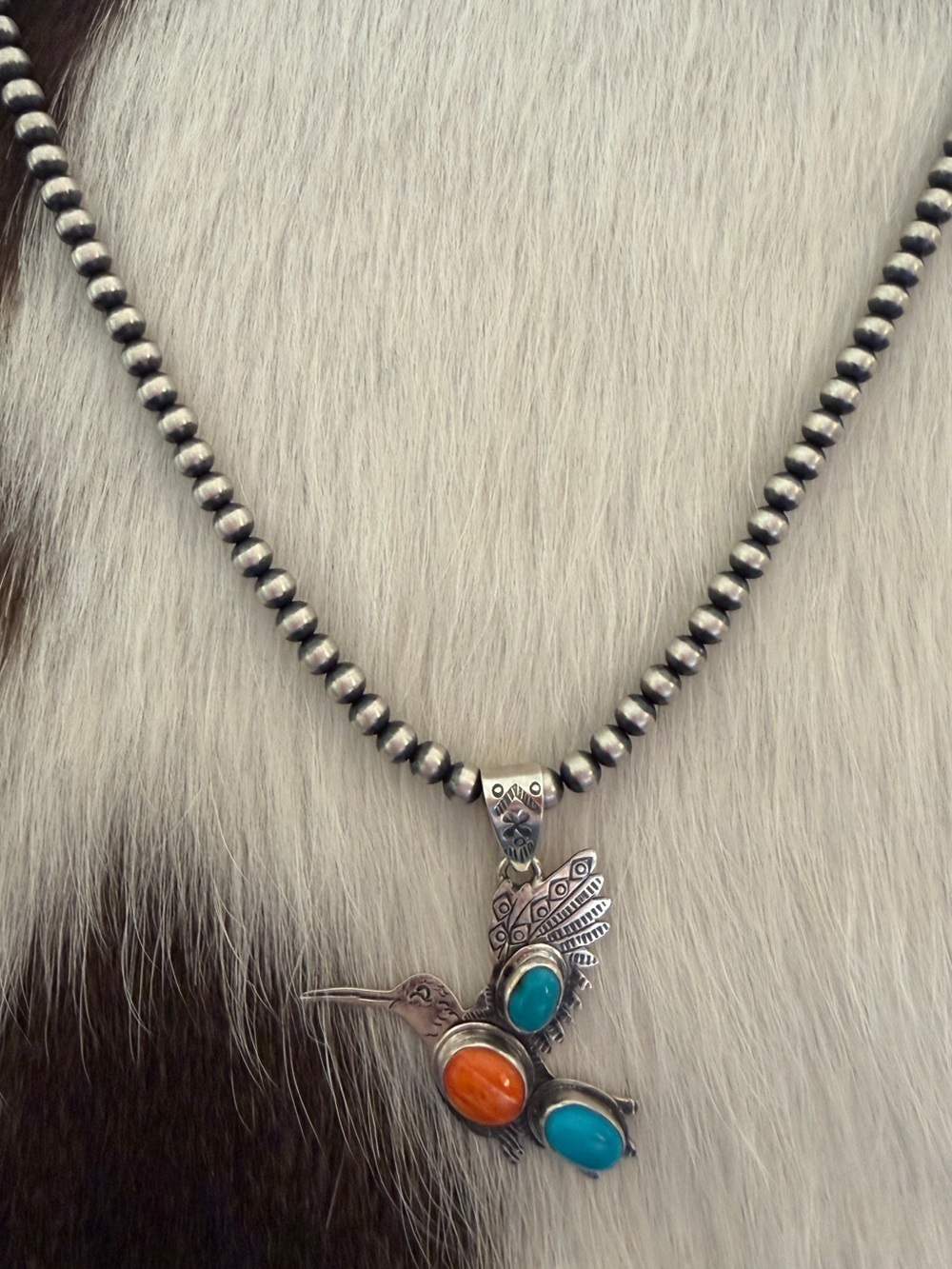 ❤️ Spiny Oyster & Kingman Turquoise Hand Stamped Sterling Hummingbird Pendant - Picture 9 of 14